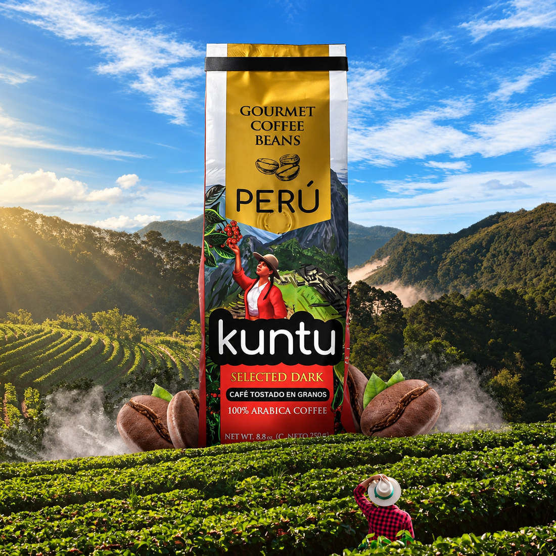 Paquet de café péruvien Kuntu Selected Dark devant une plantation de café au Pérou